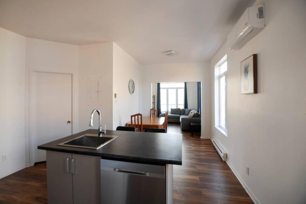 The 1810 - Spacious With Balcony - North Of Quebec Luaran gambar