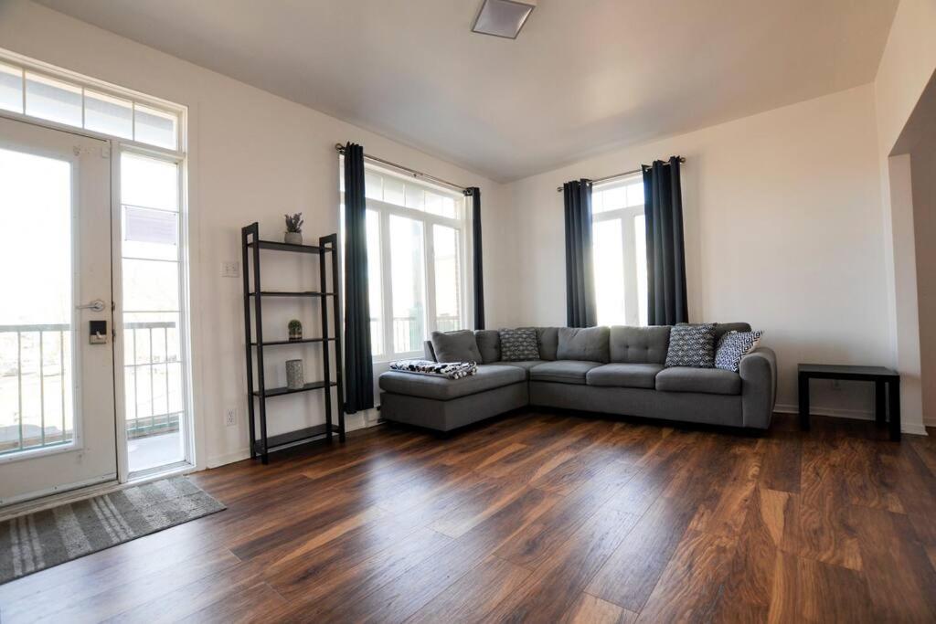 The 1810 - Spacious With Balcony - North Of Quebec Luaran gambar